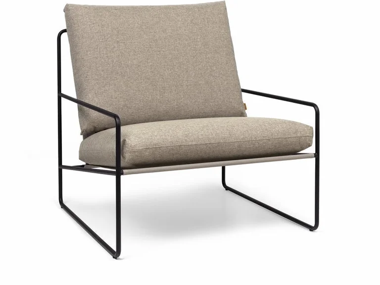 Fauteuil extérieur sable et métal noir Desert - Ferm Living